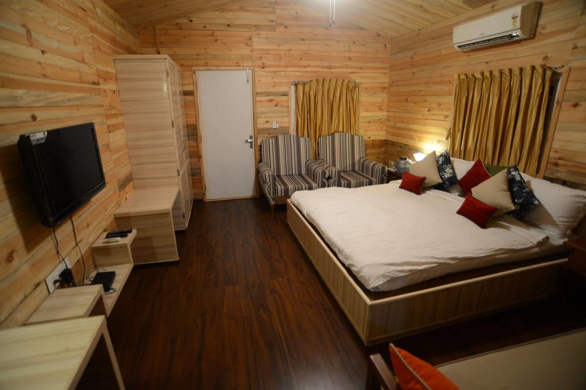 Palm Green Club Resort Jetalpur Dış mekan fotoğraf