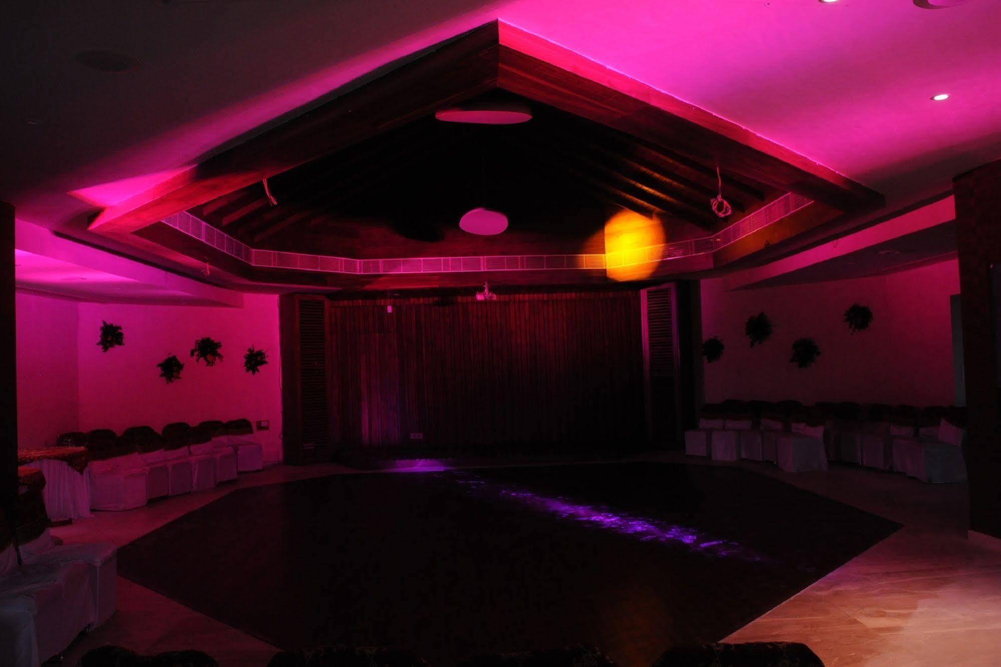 Palm Green Club Resort Jetalpur Dış mekan fotoğraf