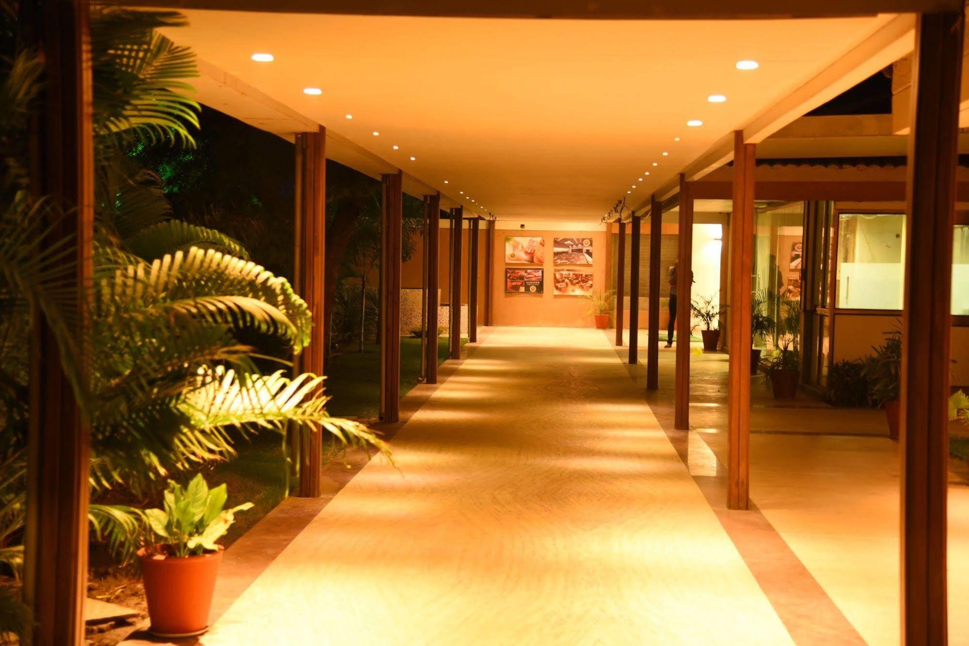 Palm Green Club Resort Jetalpur Dış mekan fotoğraf