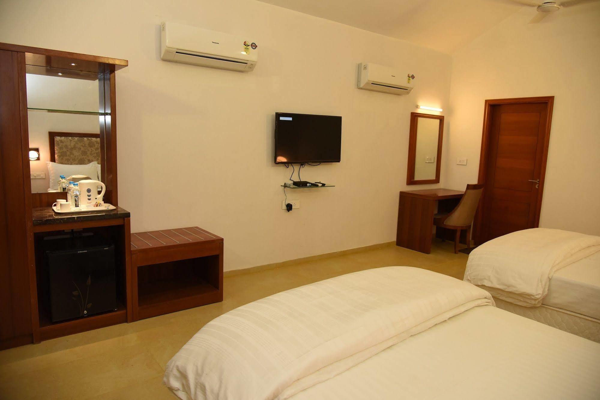 Palm Green Club Resort Jetalpur Dış mekan fotoğraf