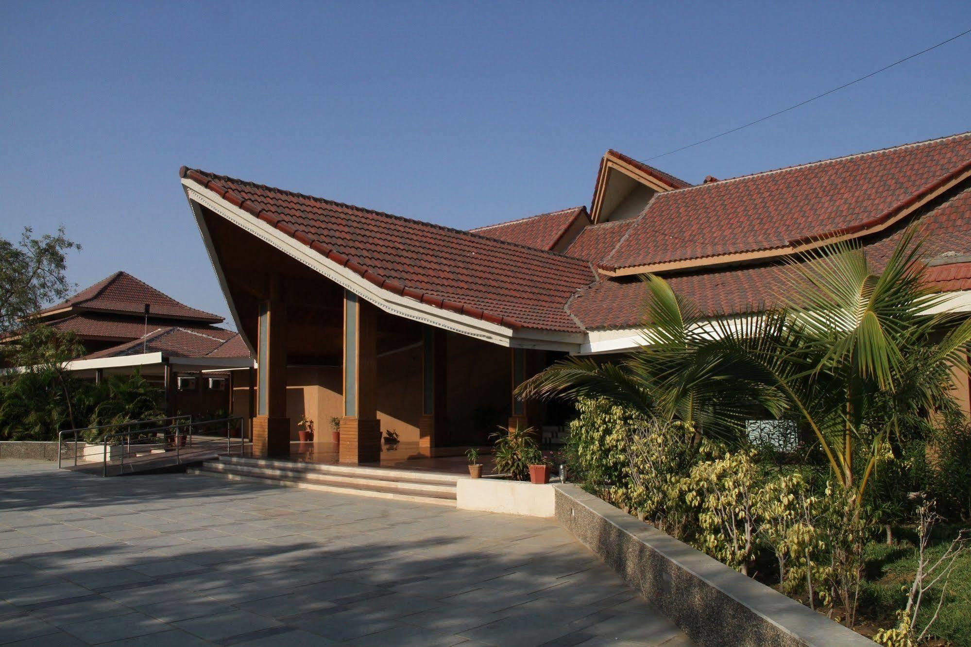 Palm Green Club Resort Jetalpur Dış mekan fotoğraf