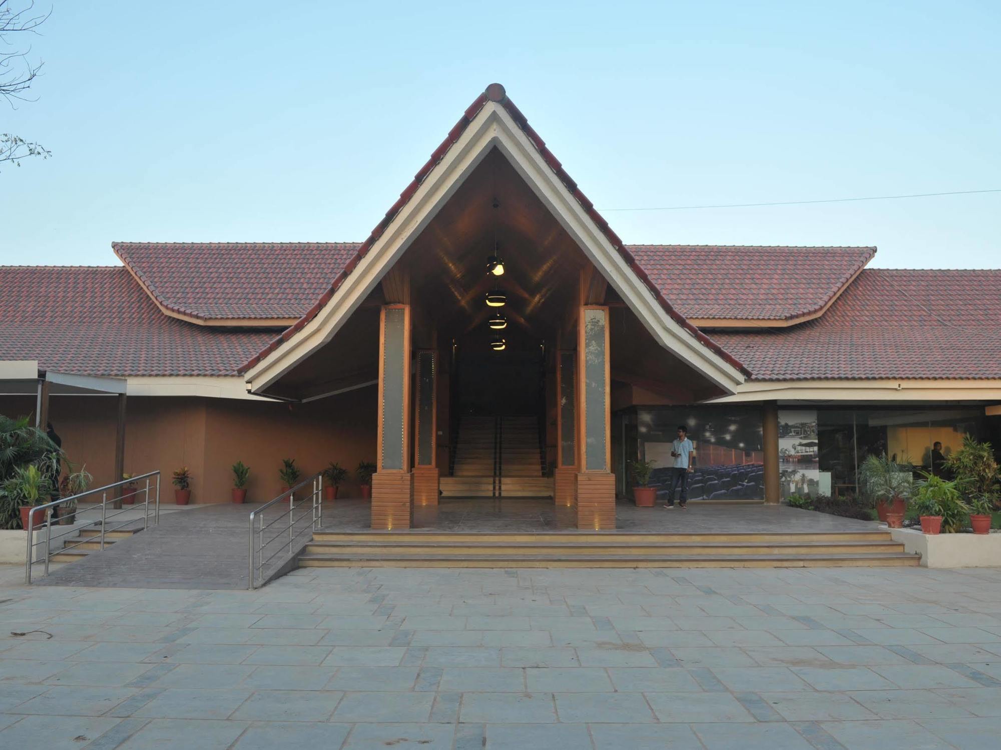 Palm Green Club Resort Jetalpur Dış mekan fotoğraf